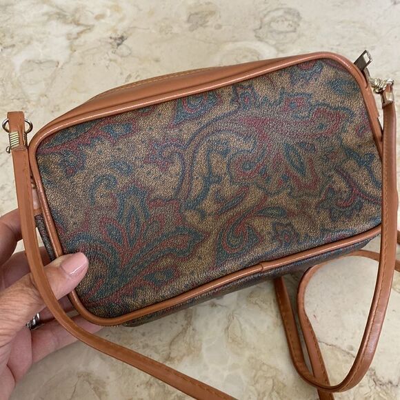 Contessa Da Vinci Paisley Print Faux Leather Crossbody & 2 Matching Clutches - Picture 4 of 15